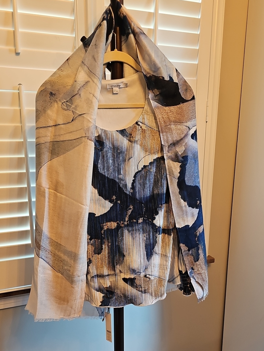 Chico's Foil Ocean Print Crinkle Top With Matching Scarf